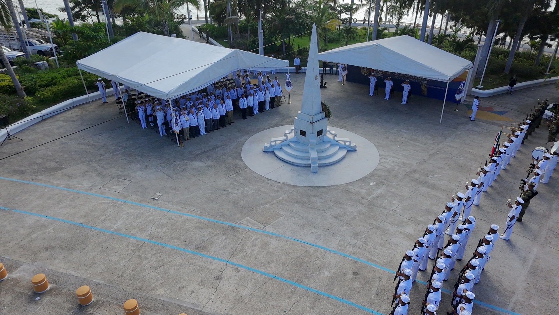 Ceremonia en el Obelisco