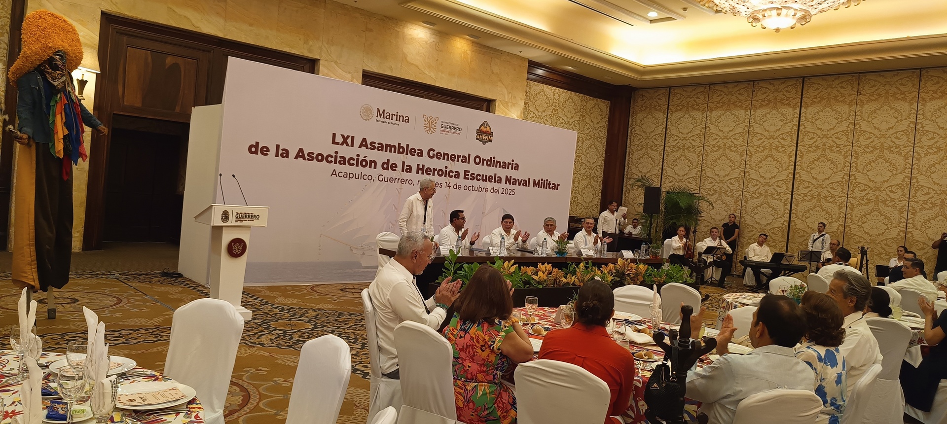 Comida con el gobierno del Estado