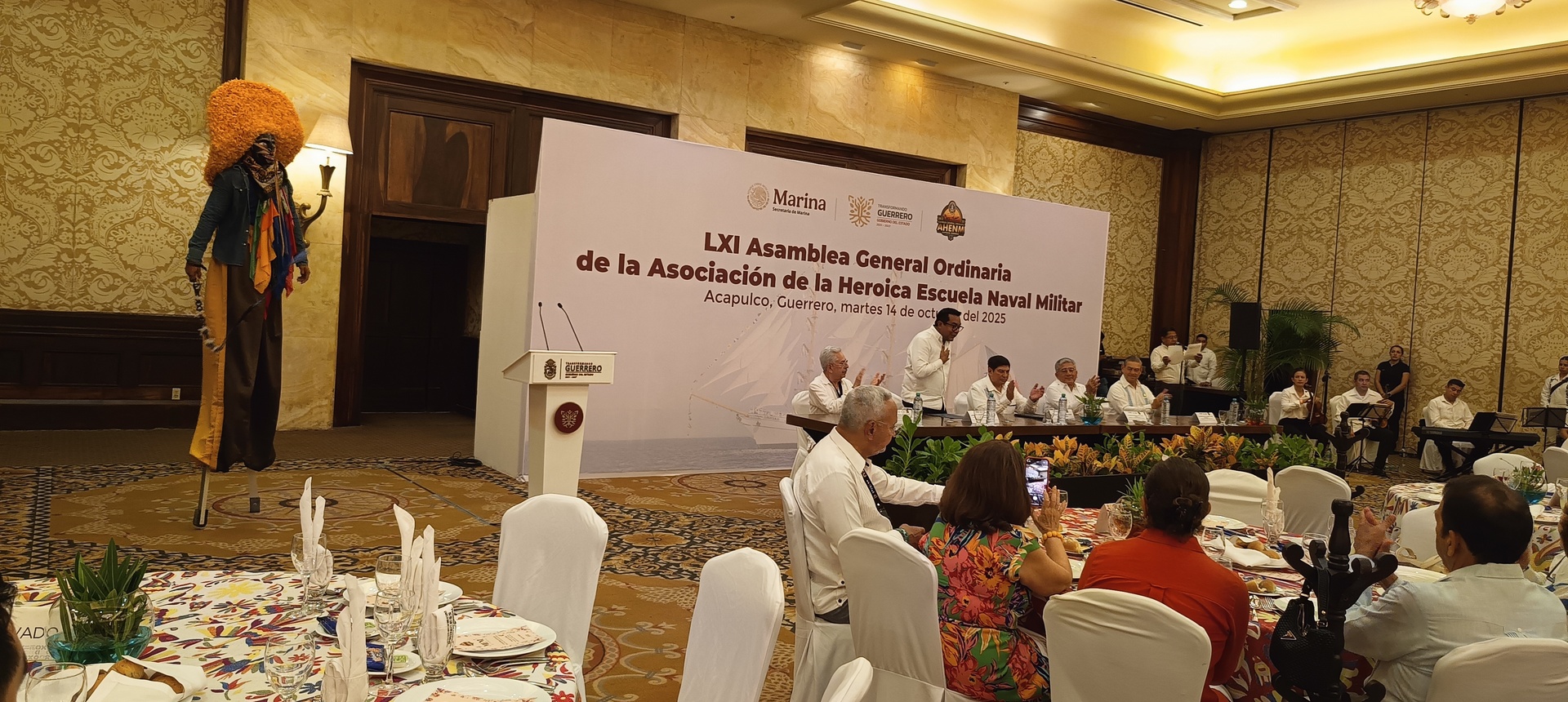 Comida con el gobierno del Estado